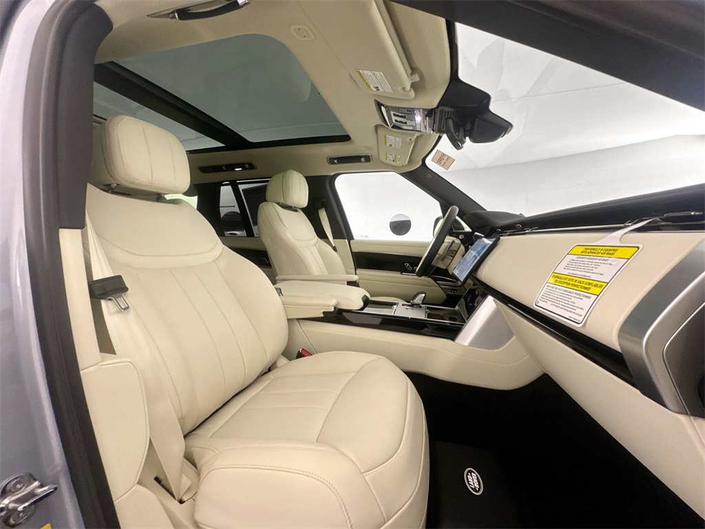 2025 Land Rover Range Rover SE photo 24