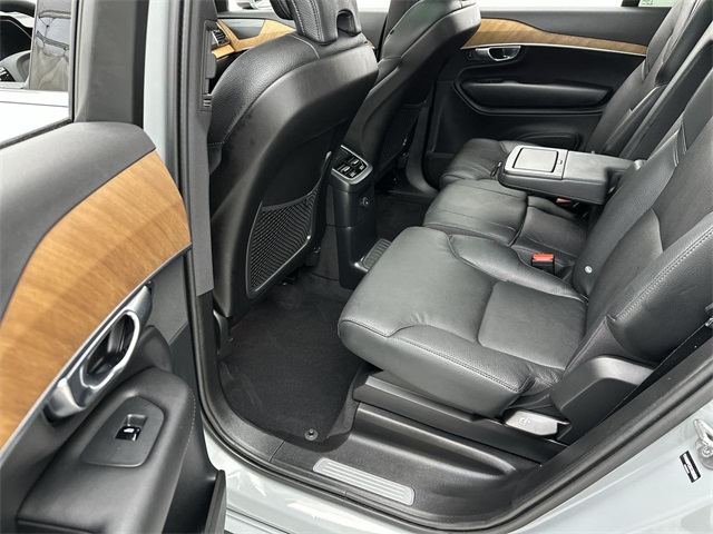 2025 Volvo XC90 T8 AWD Plus photo 14