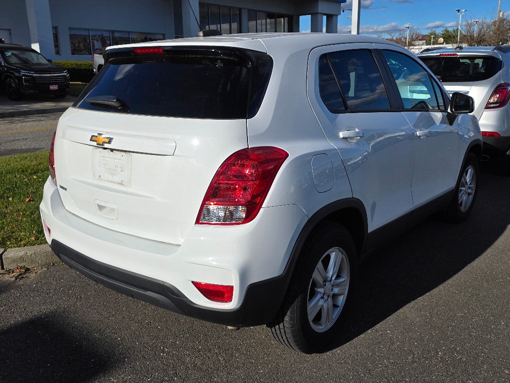 2021 Chevrolet Trax LS photo 4