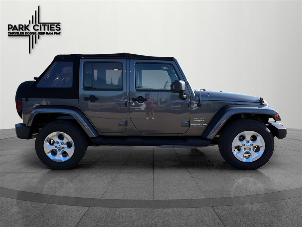 2014 Jeep Wrangler Unlimited Sahara photo 2