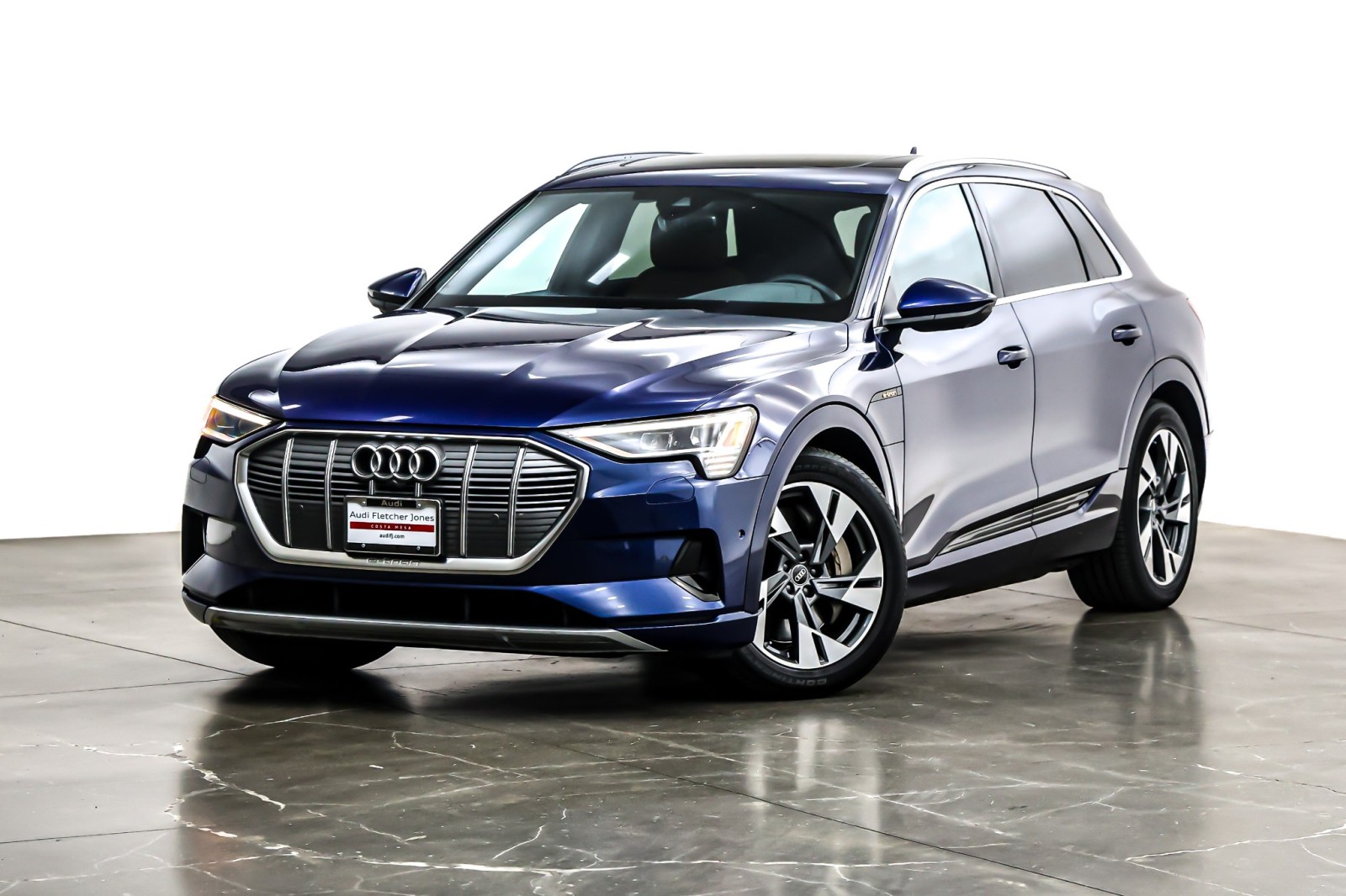 2022 Audi e-tron Premium Plus's photo