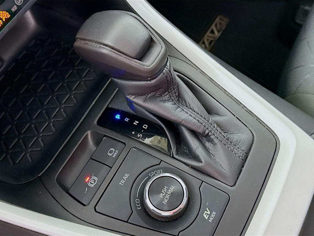 2021 Toyota RAV4 Hybrid XLE photo 15