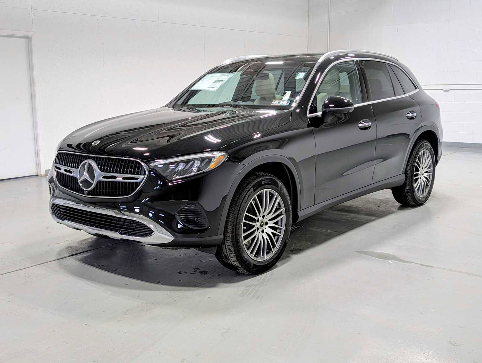 2026 Mercedes-Benz GLC Base's photo