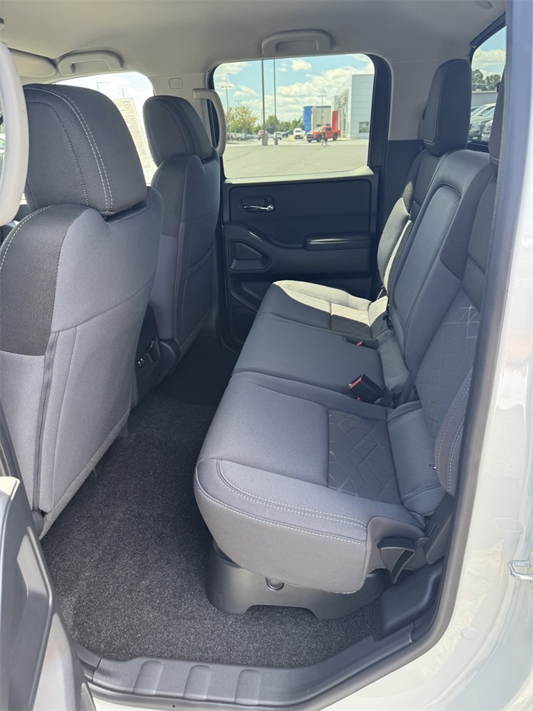 2025 Nissan Frontier Crew Cab SV photo 15