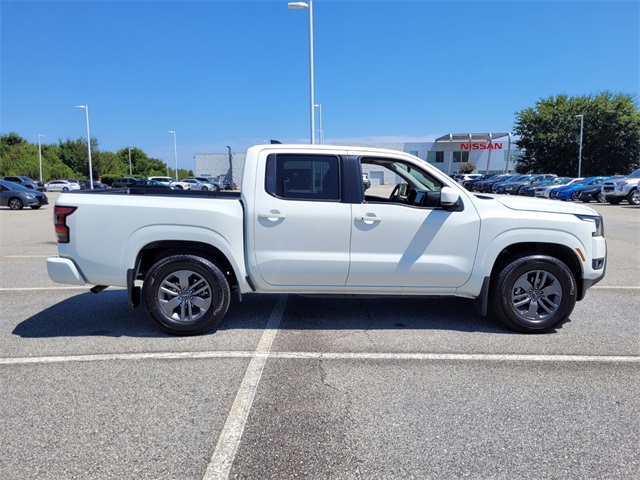 2025 Nissan Frontier SV photo 12