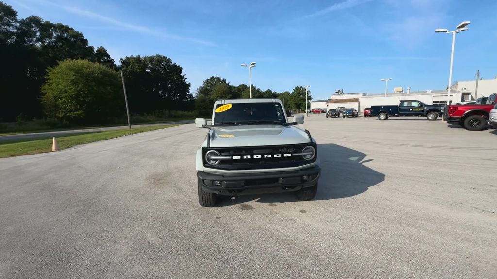 2023 Ford Bronco Outer Banks photo 2