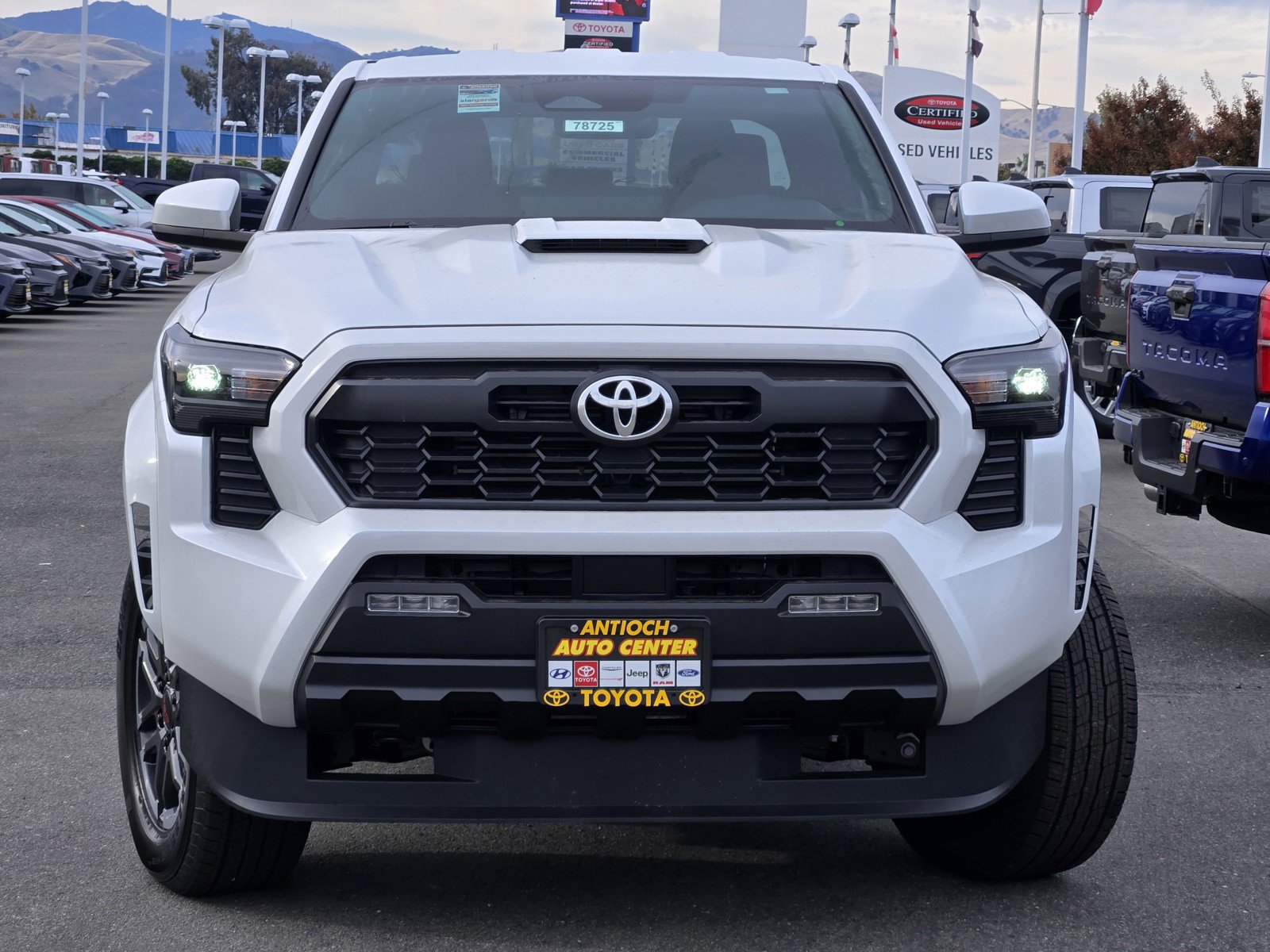 2025 Toyota Tacoma TRD Sport Double Cab photo 2