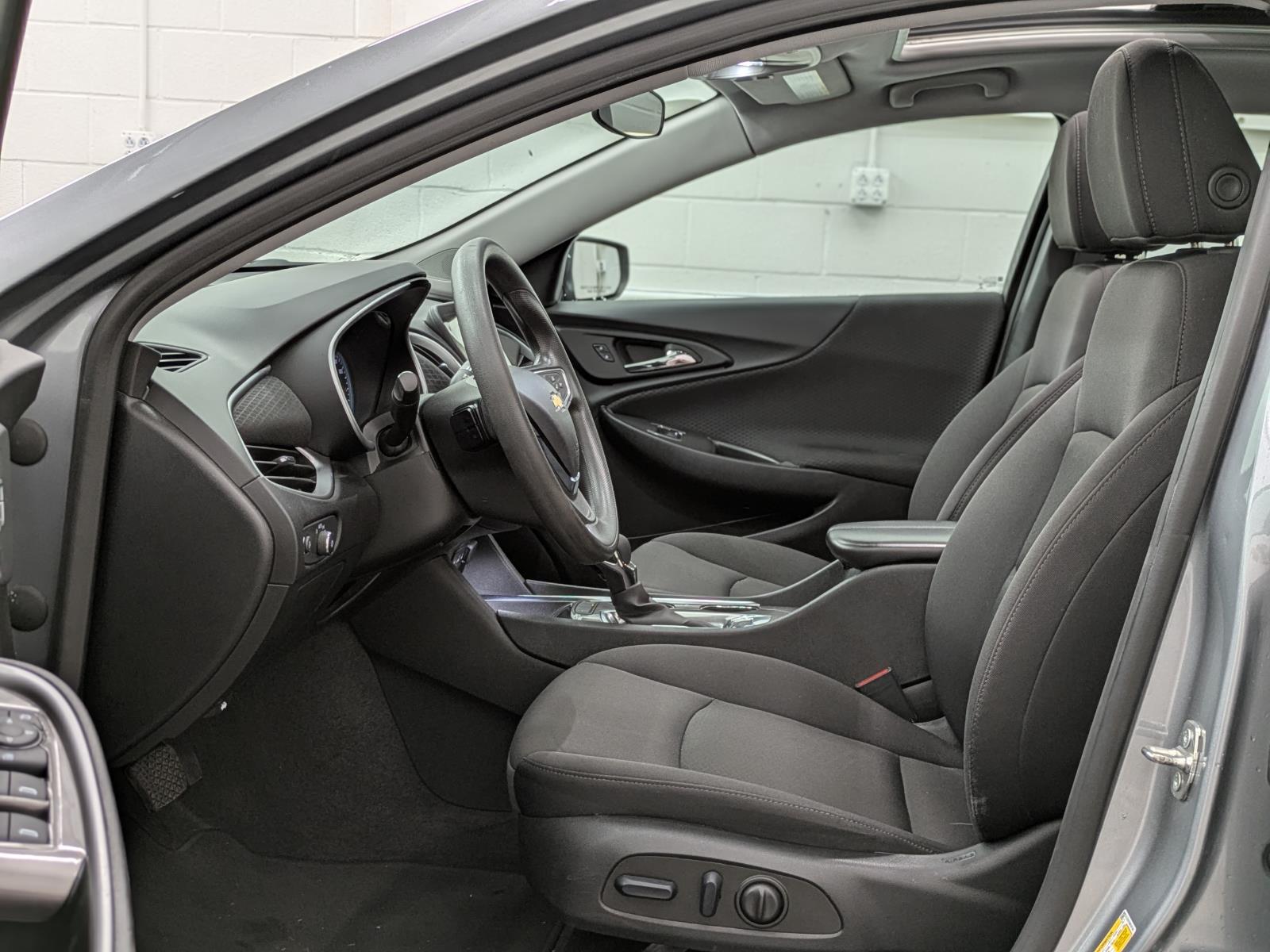 2024 Chevrolet Malibu 1LT photo 3