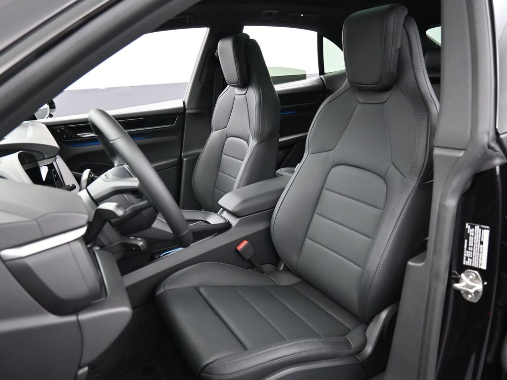 2025 Porsche Macan Electric photo 3