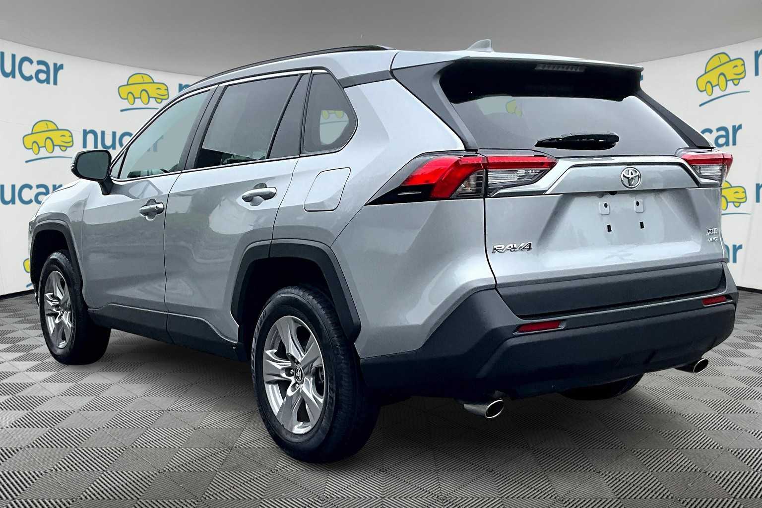 2024 Toyota RAV4 XLE photo 4