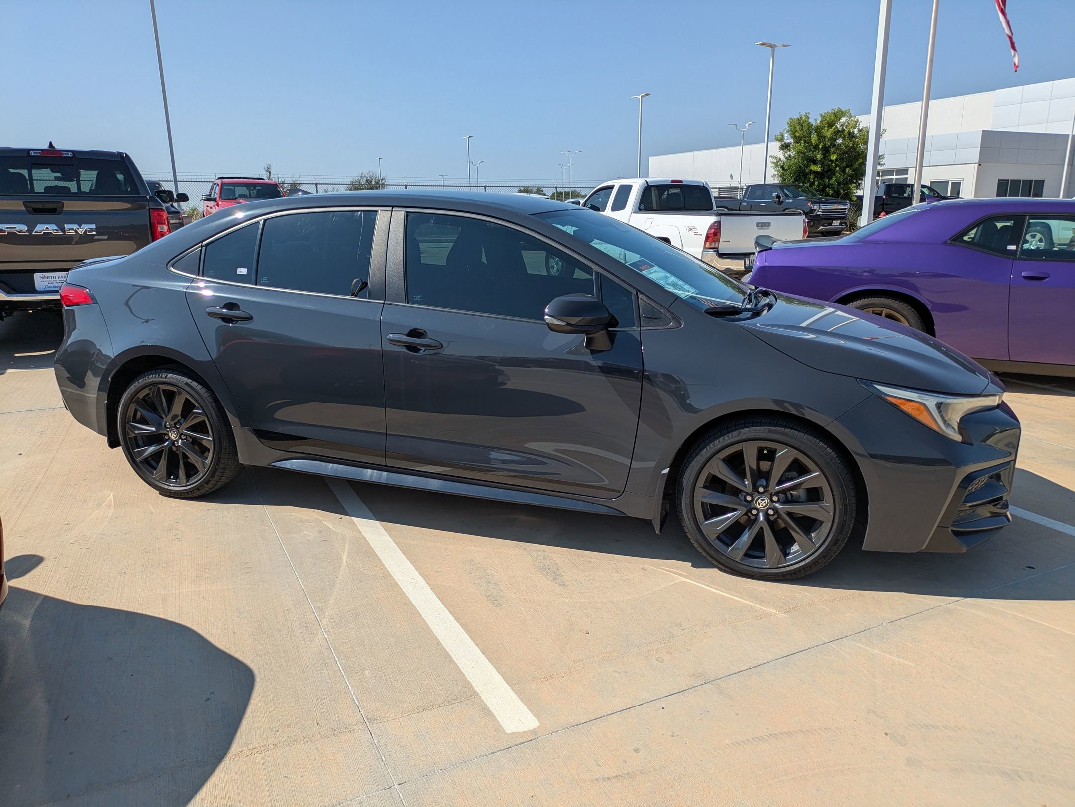 2023 Toyota Corolla SE photo 2