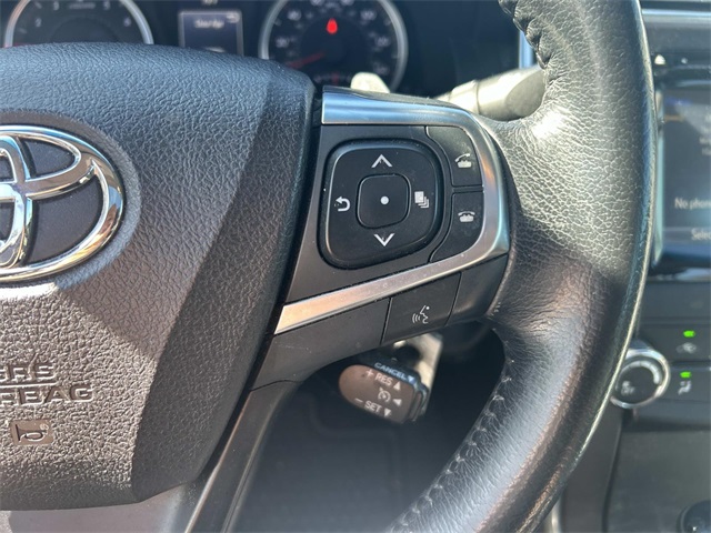 2015 Toyota Camry LE photo 13