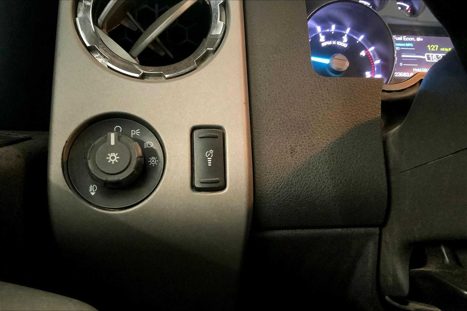 2015 Ford F-350 Lariat photo 31