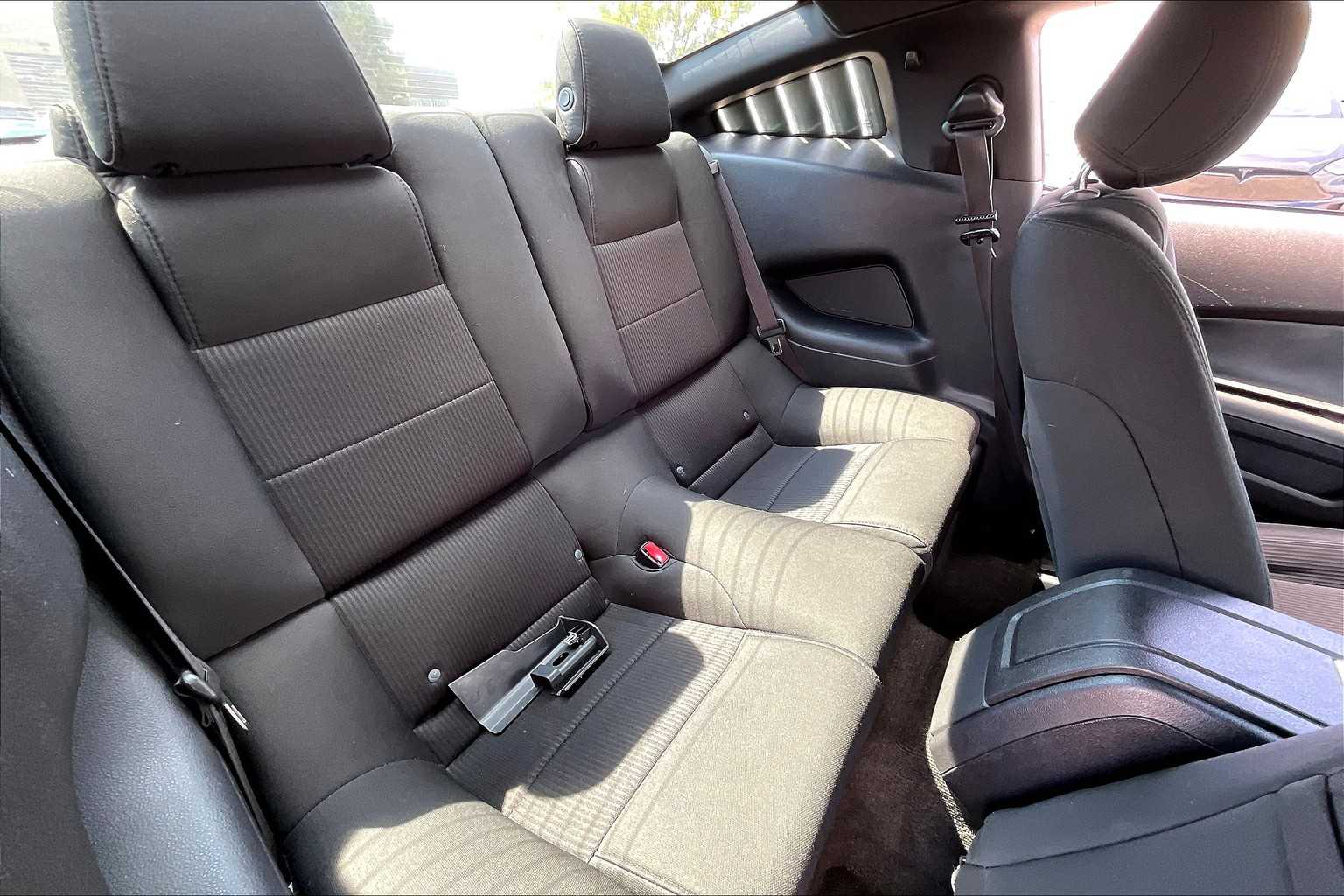 2014 Ford Mustang V6 photo 15