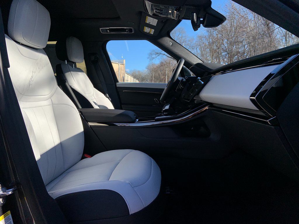 2025 Land Rover Range Rover Sport SE photo 15