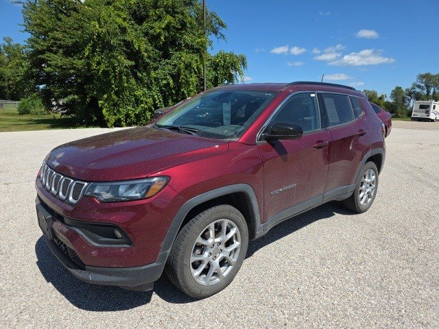 2022 Jeep Compass Latitude Lux photo 3