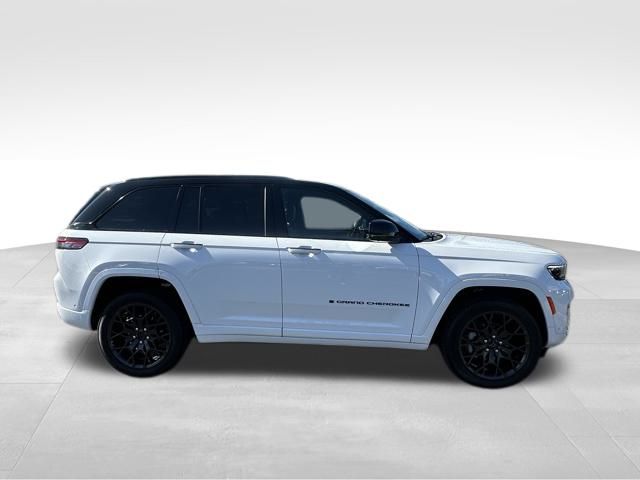 2025 Jeep Grand Cherokee Summit photo 3