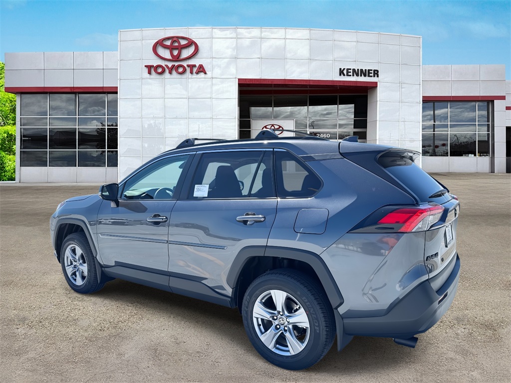 2025 Toyota RAV4 XLE photo 2