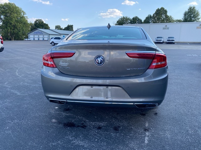 2017 Buick LaCrosse Essence photo 2