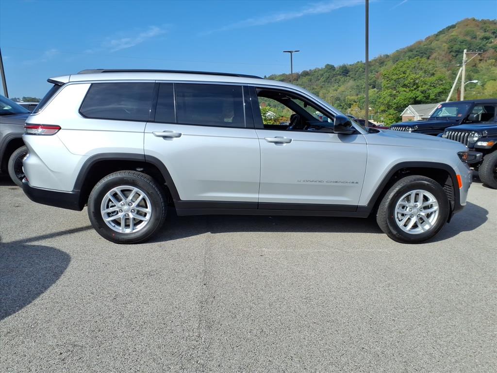 2025 Jeep Grand Cherokee Laredo X photo 2