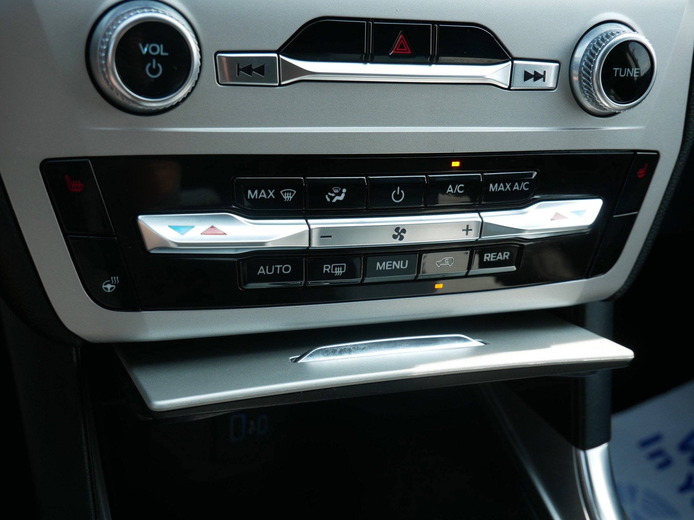 2023 Ford Explorer XLT photo 21
