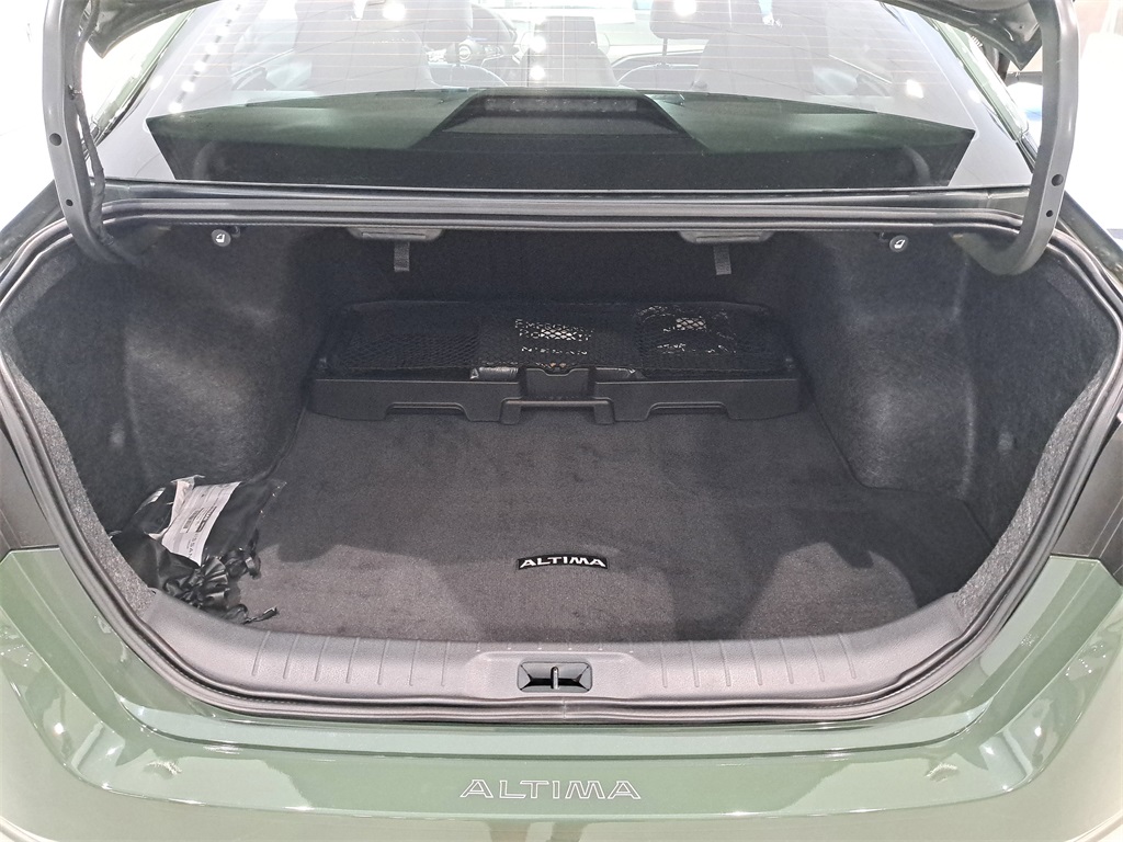 2025 Nissan Altima 2.5 SR photo 10