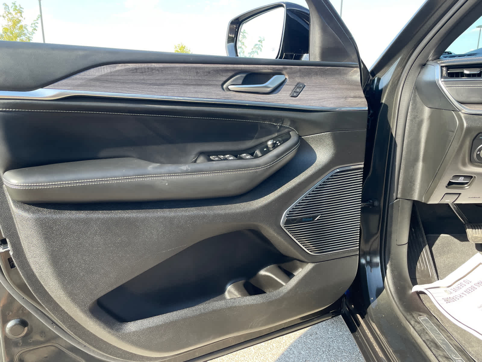 2023 Jeep Cherokee Overland 4xe photo 15
