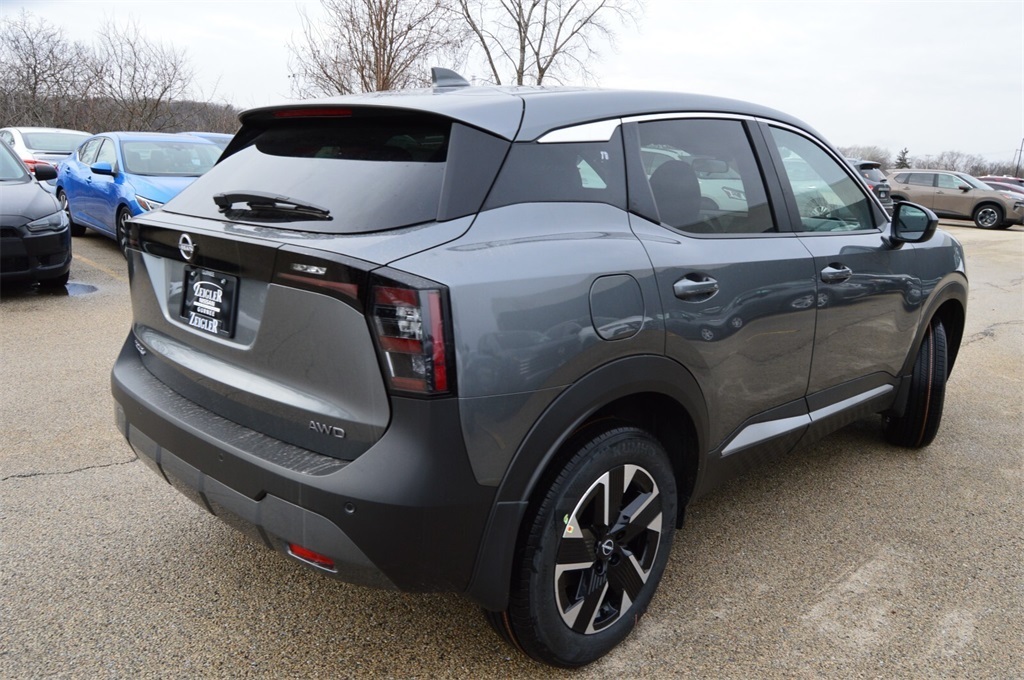 2025 Nissan Kicks SV photo 2