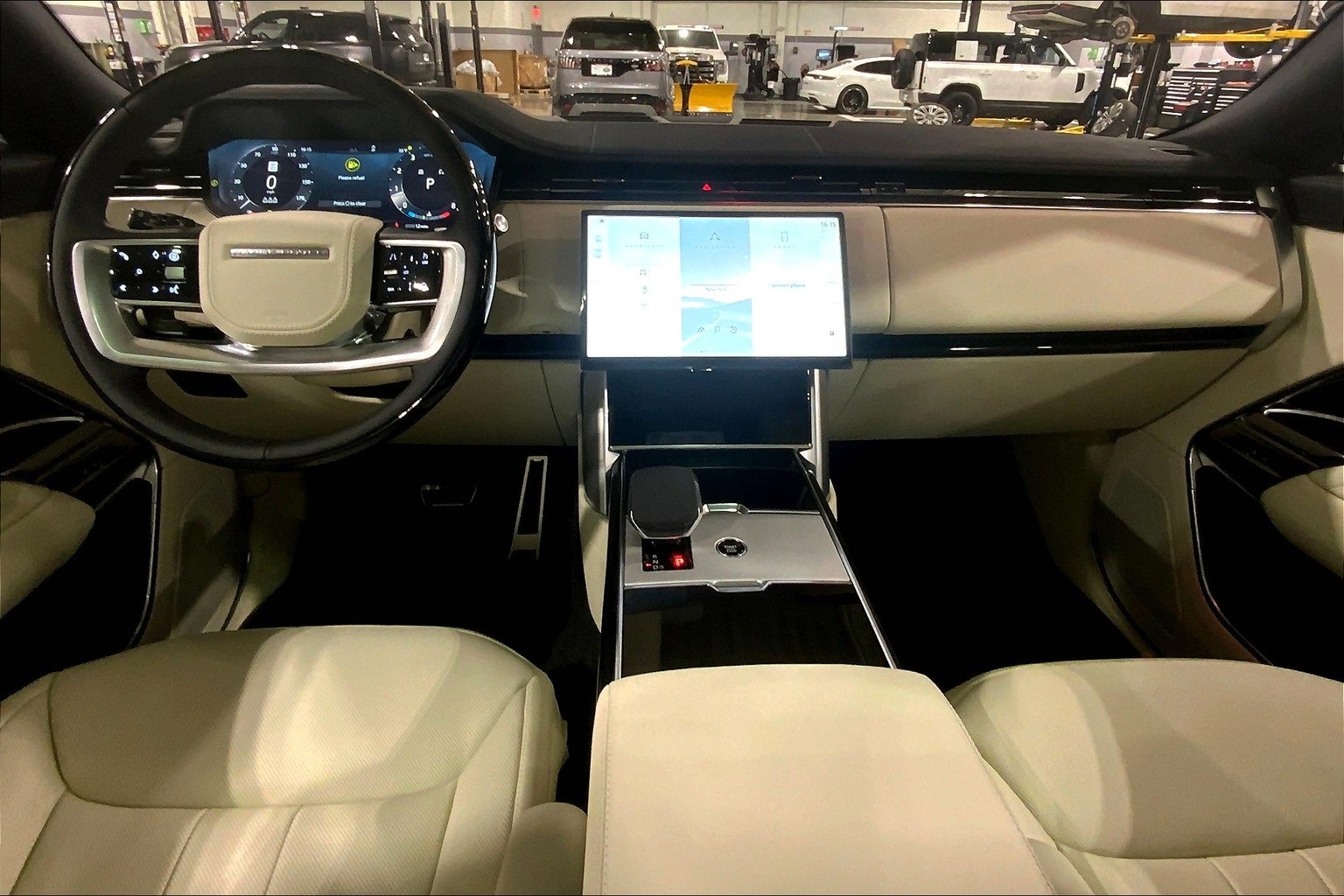 2025 Land Rover Range Rover SE photo 4