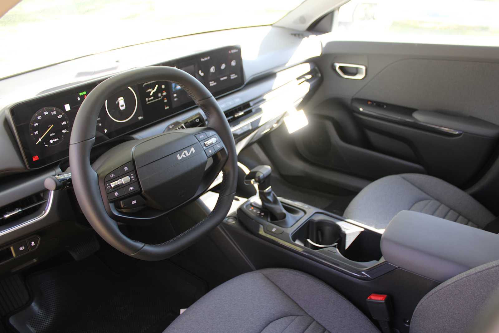 2025 Kia K4 EX photo 19