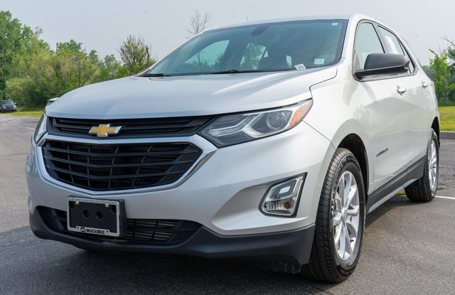 2019 Chevrolet Equinox LS photo 2
