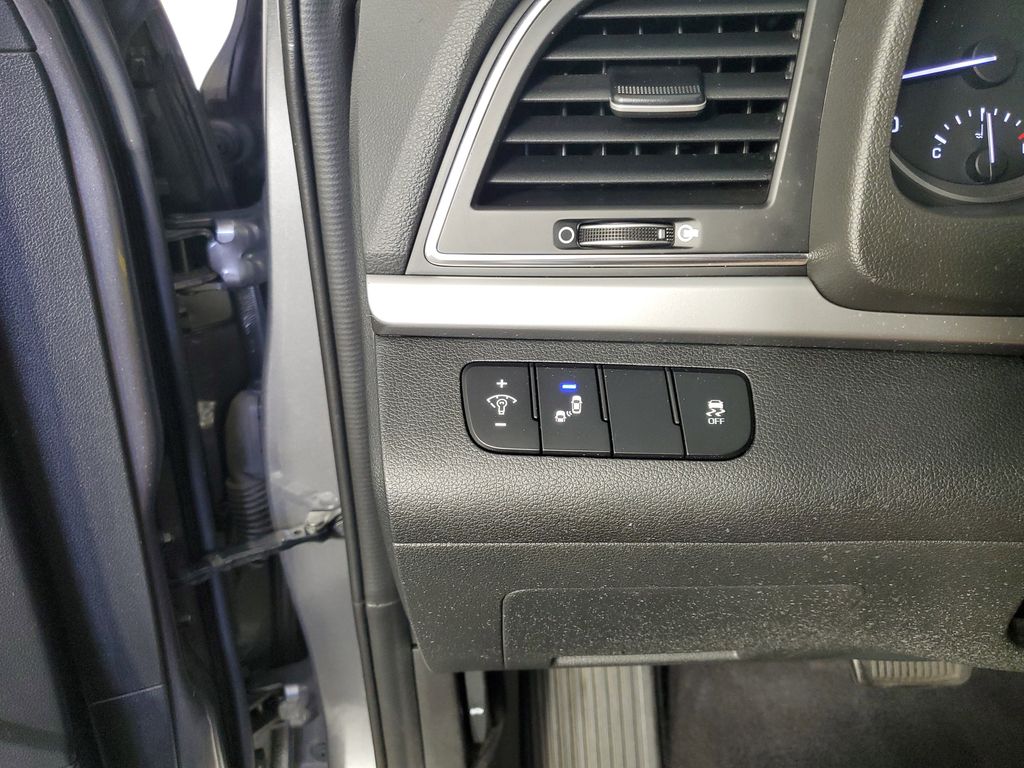 2018 Hyundai Elantra SEL photo 24