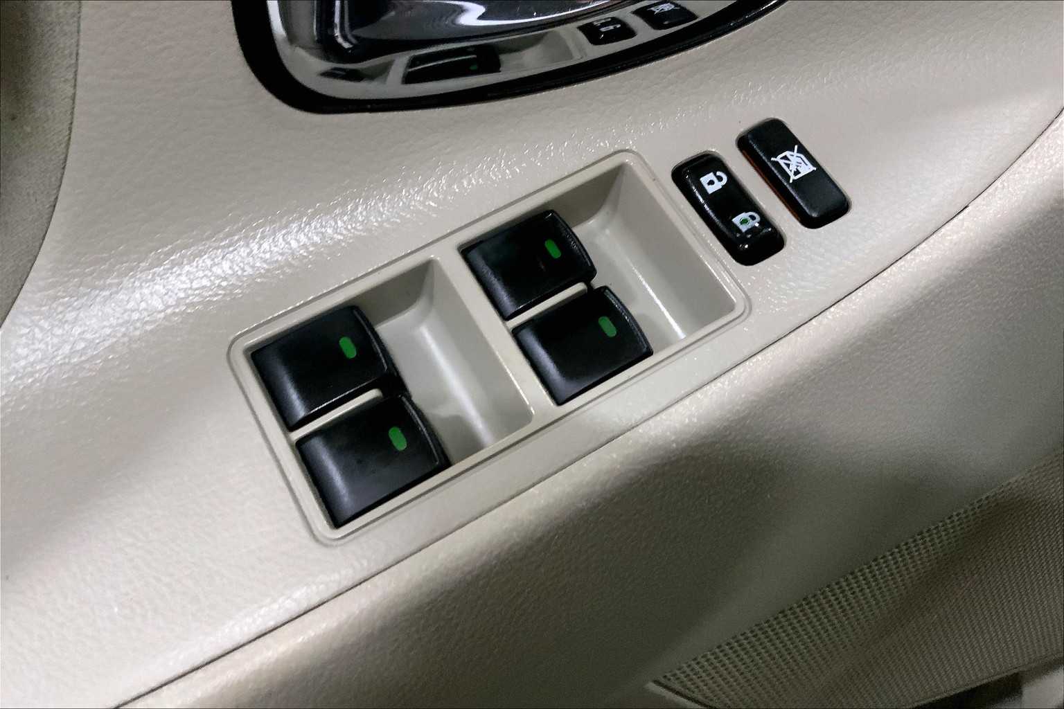 2011 Toyota Camry LE photo 31