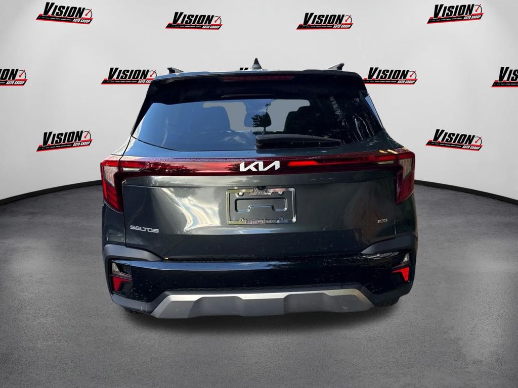2024 Kia Seltos S photo 3