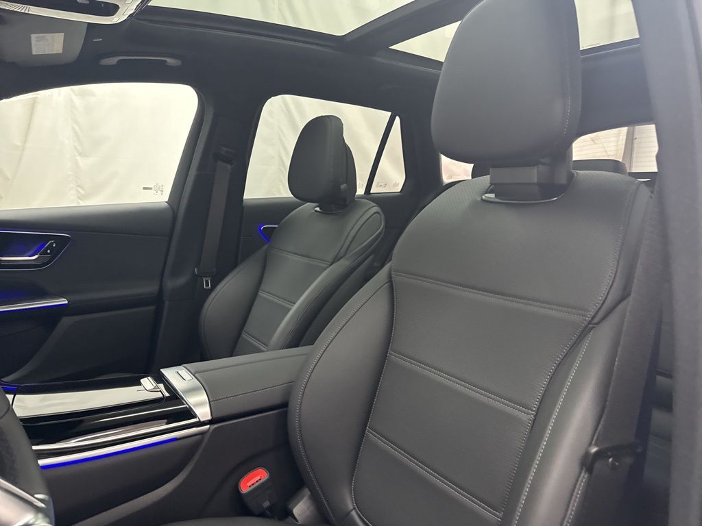 2026 Mercedes Benz GLC 300 photo 10