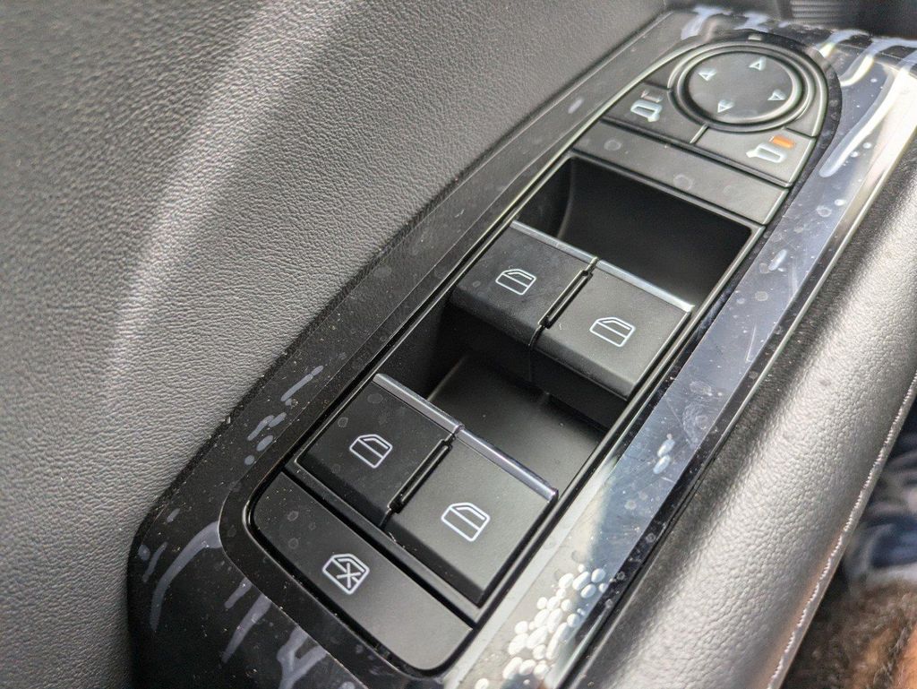 2025 Mazda Mazda3 2.5 s Preferred photo 17