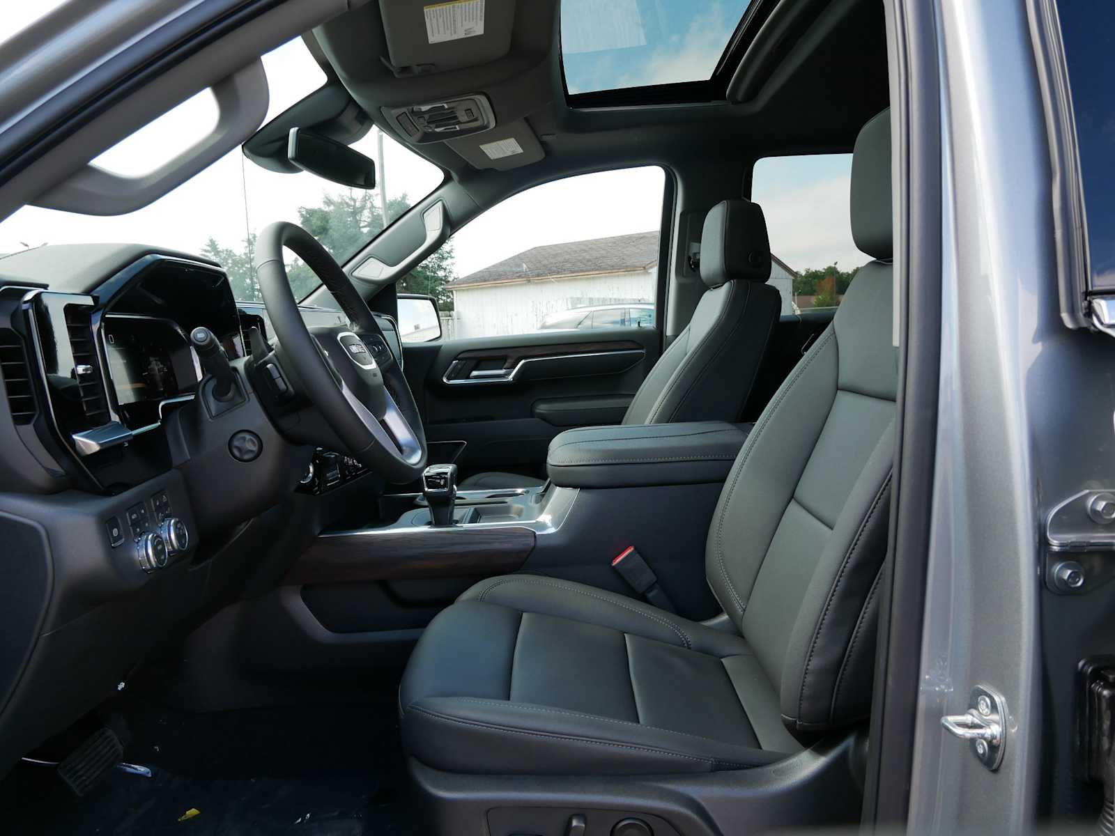 2026 Gmc Sierra 1500 SLT photo 11