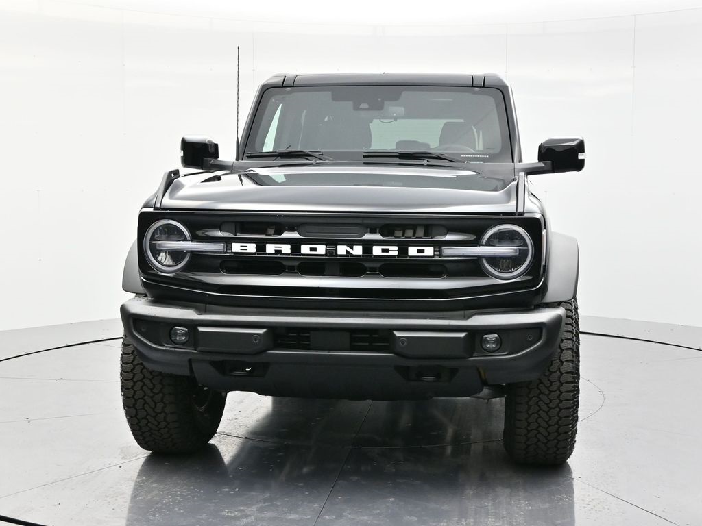 2025 Ford Bronco Outer Banks photo 2