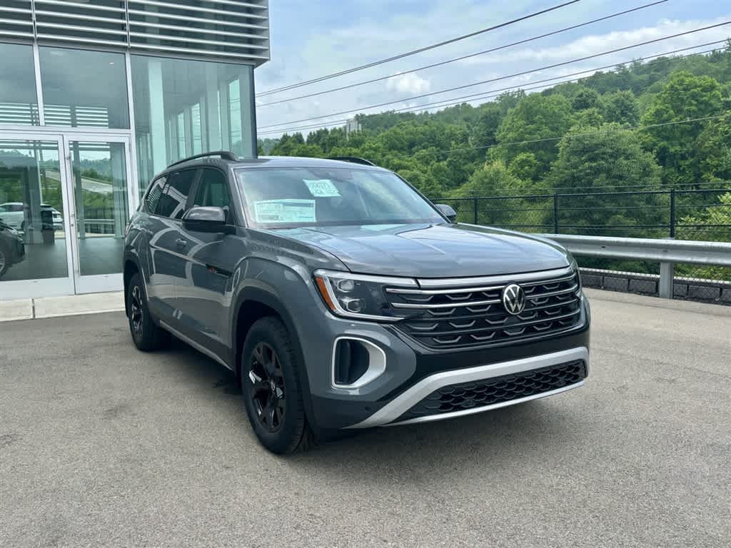 2025 Volkswagen Atlas Peak Edition SE photo 4