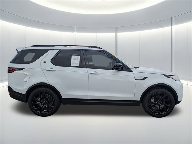 2025 Land Rover Discovery S photo 3