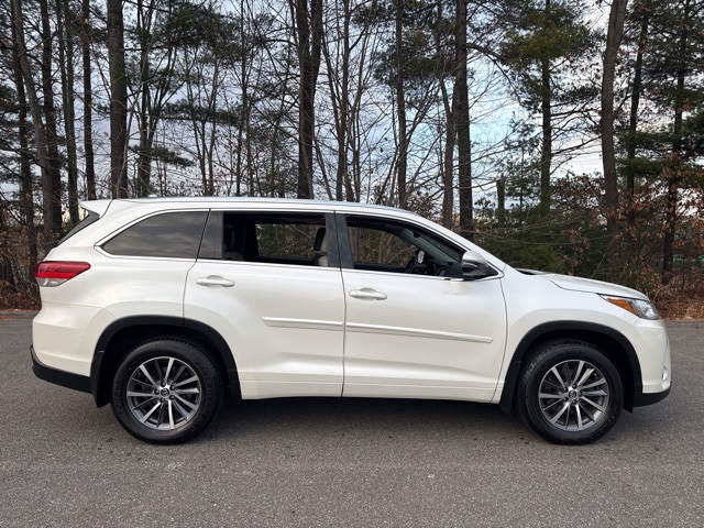 2017 Toyota Highlander XLE photo 2