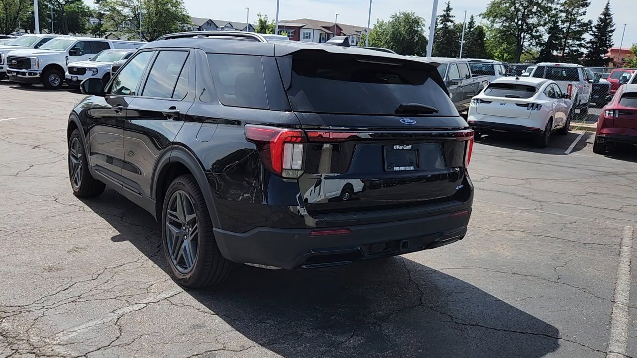 2025 Ford Explorer ST-Line photo 4