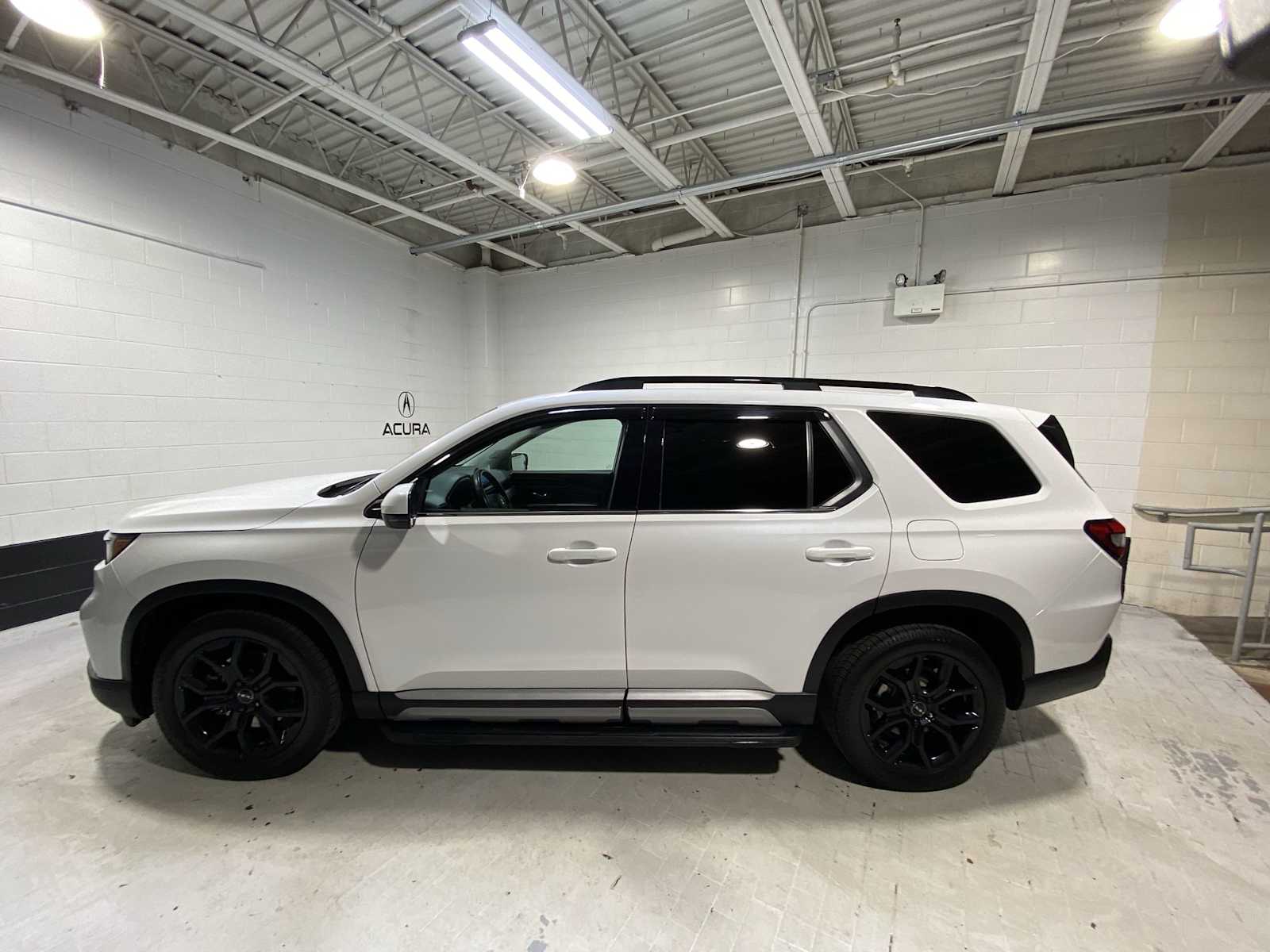 2025 Honda Pilot Touring photo 3