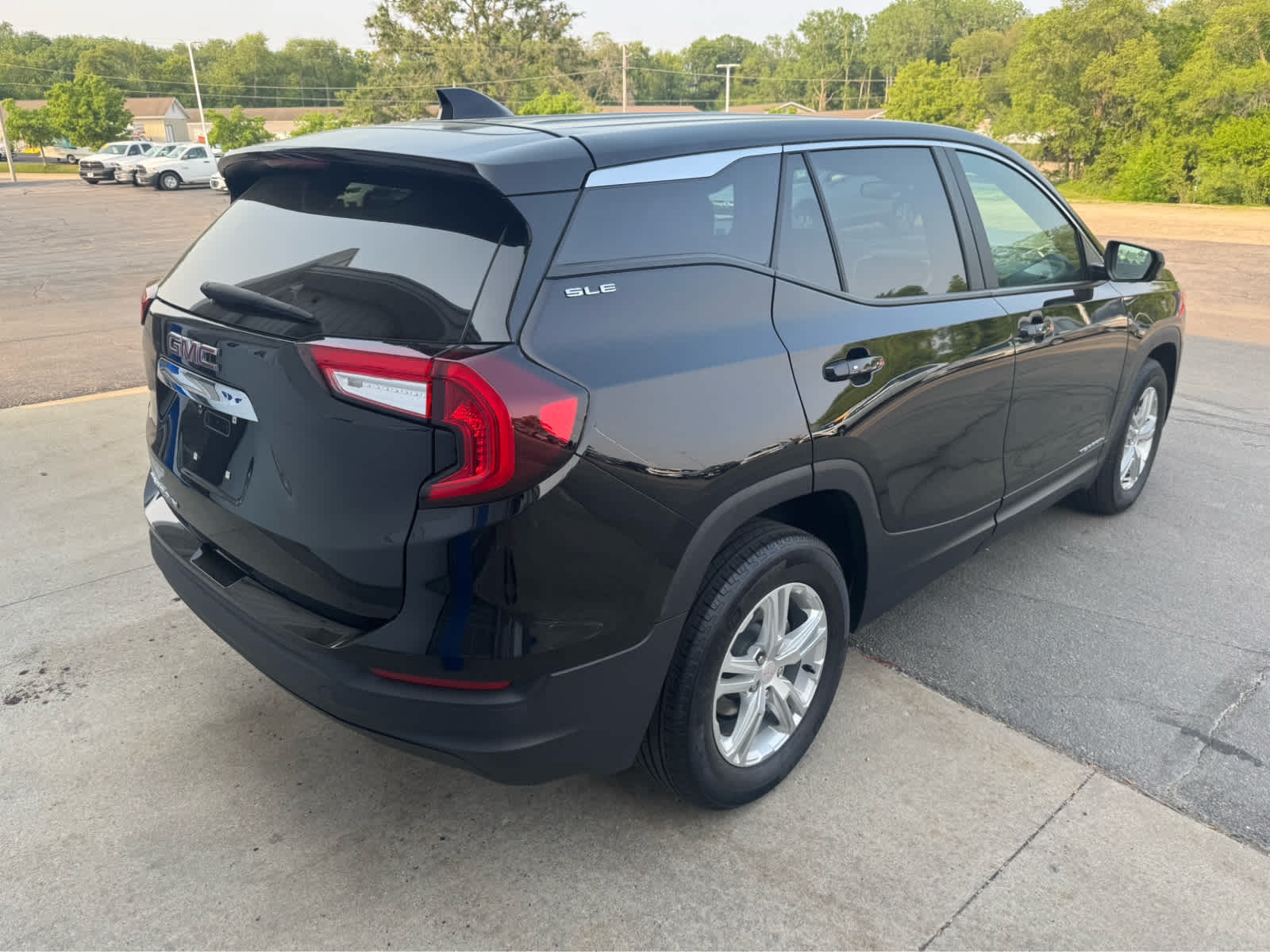 2024 Gmc Terrain SLE photo 3