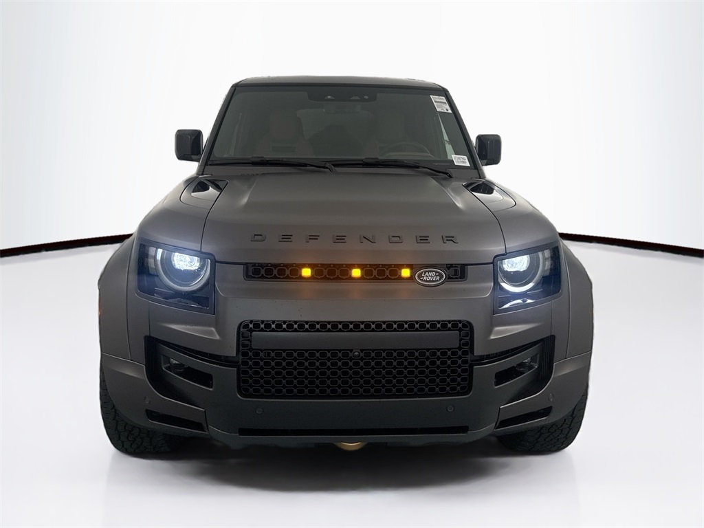 2026 Land Rover Defender 110 photo 2