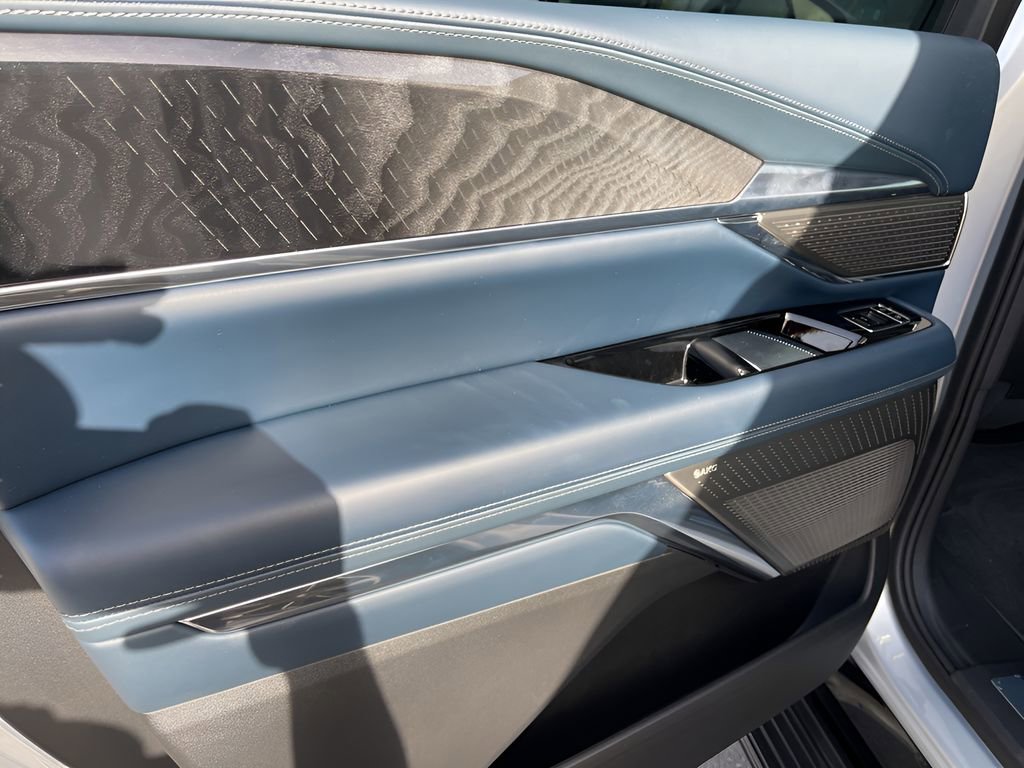 2025 Cadillac Escalade IQ Sport photo 13