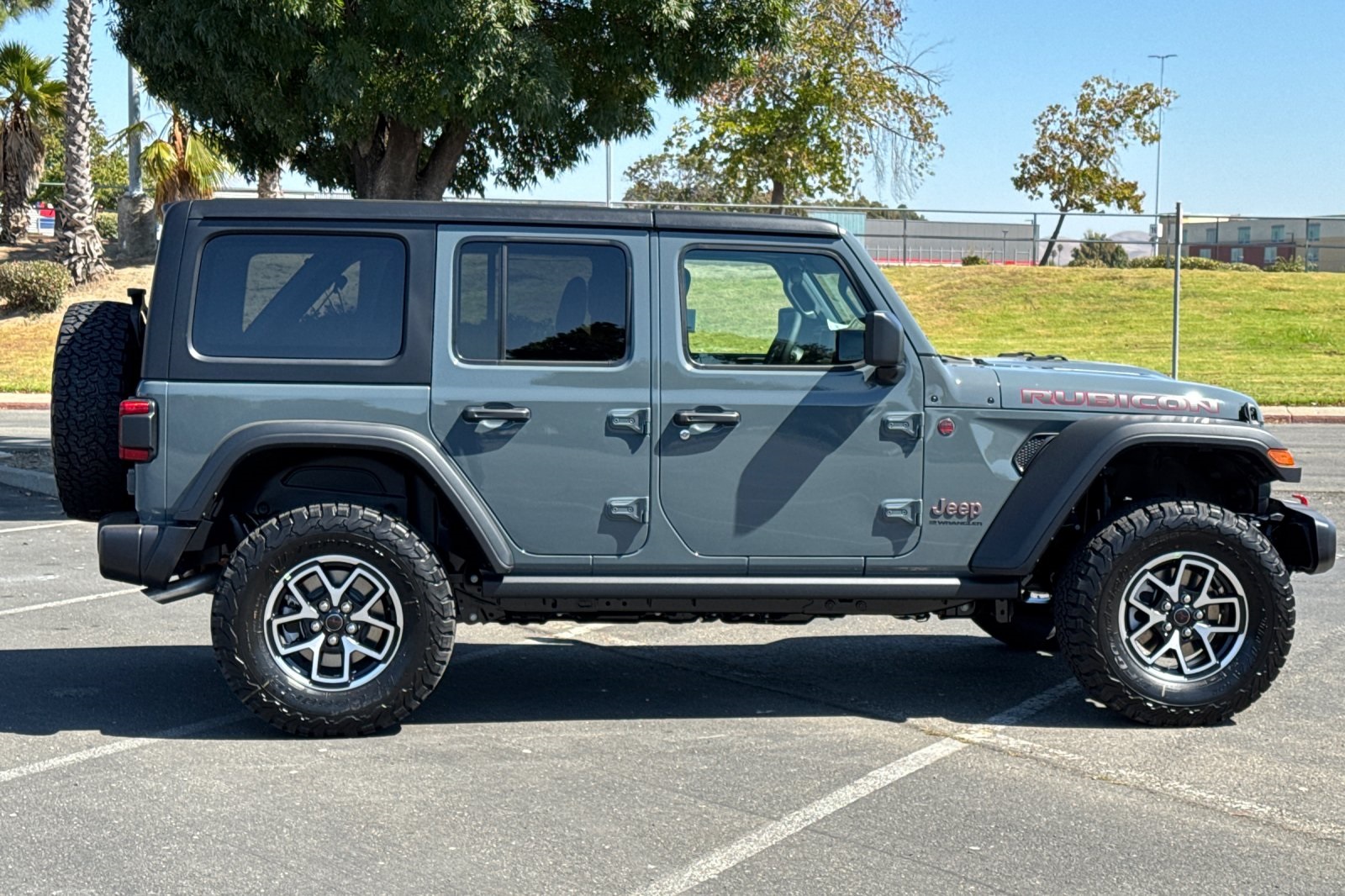 2025 Jeep Wrangler Rubicon photo 2