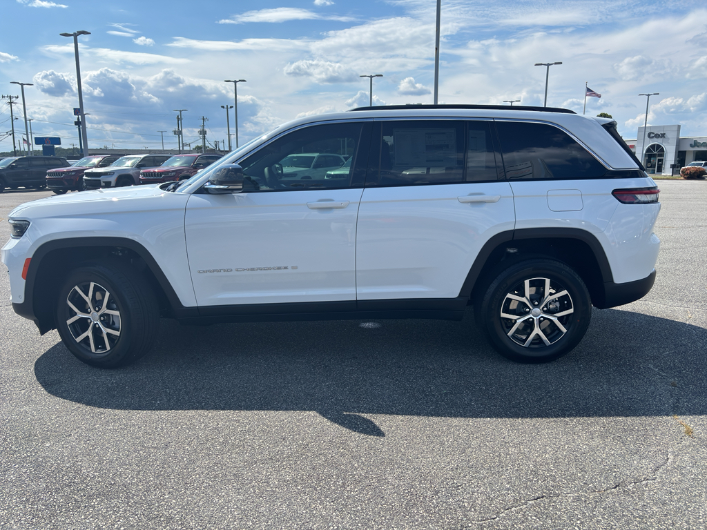 2025 Jeep Grand Cherokee Limited photo 3