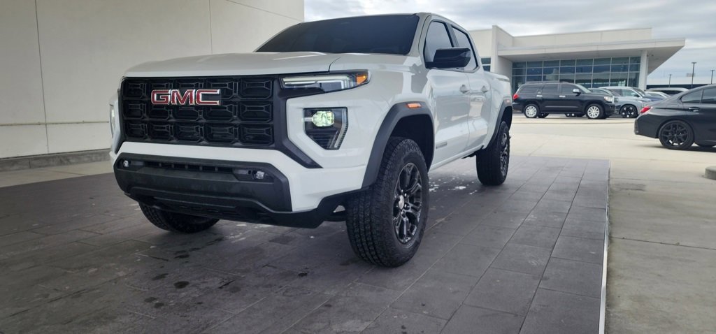 2024 GMC Canyon Elevation's photo