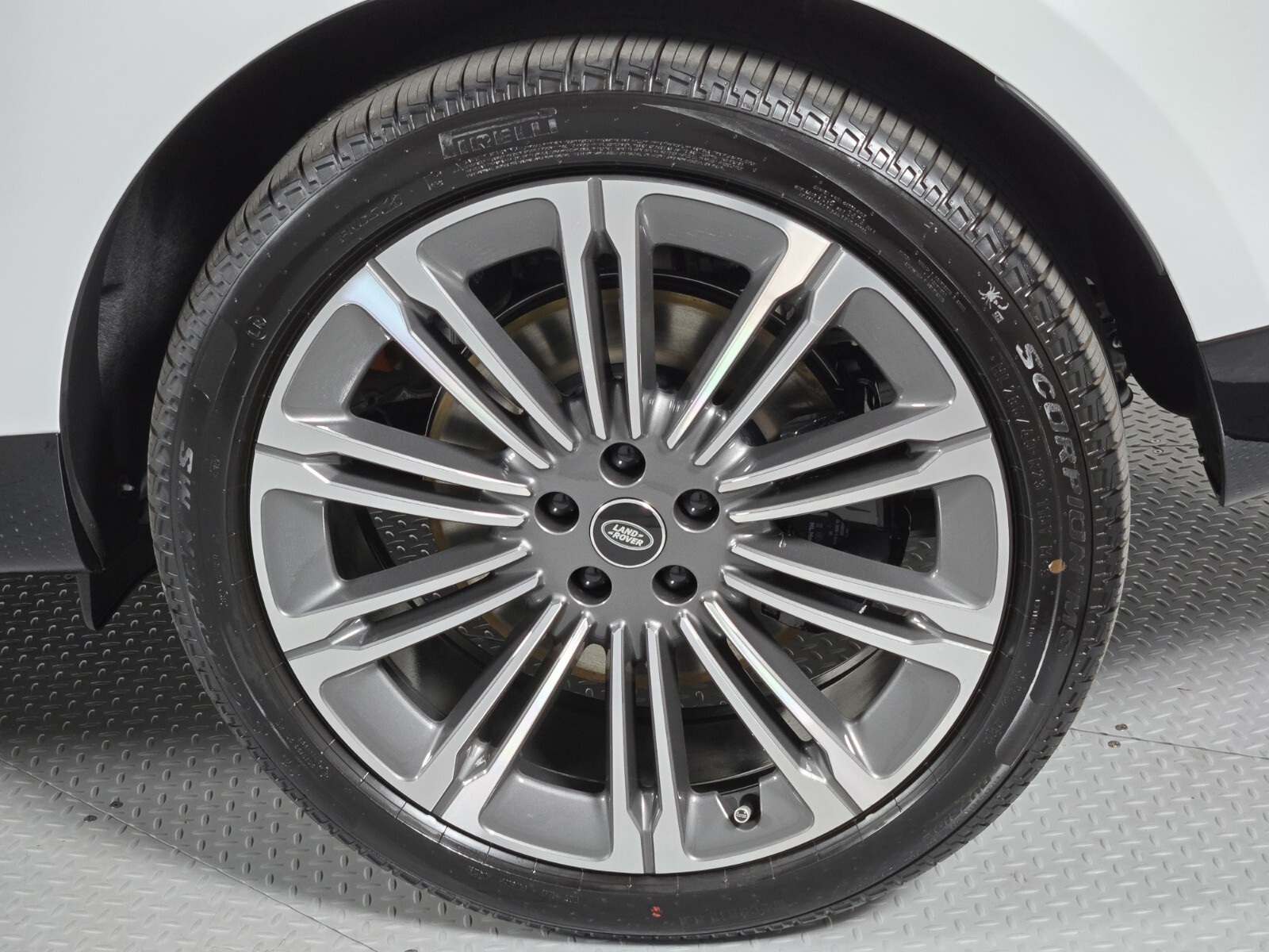 2025 Land Rover Range Rover SE photo 10